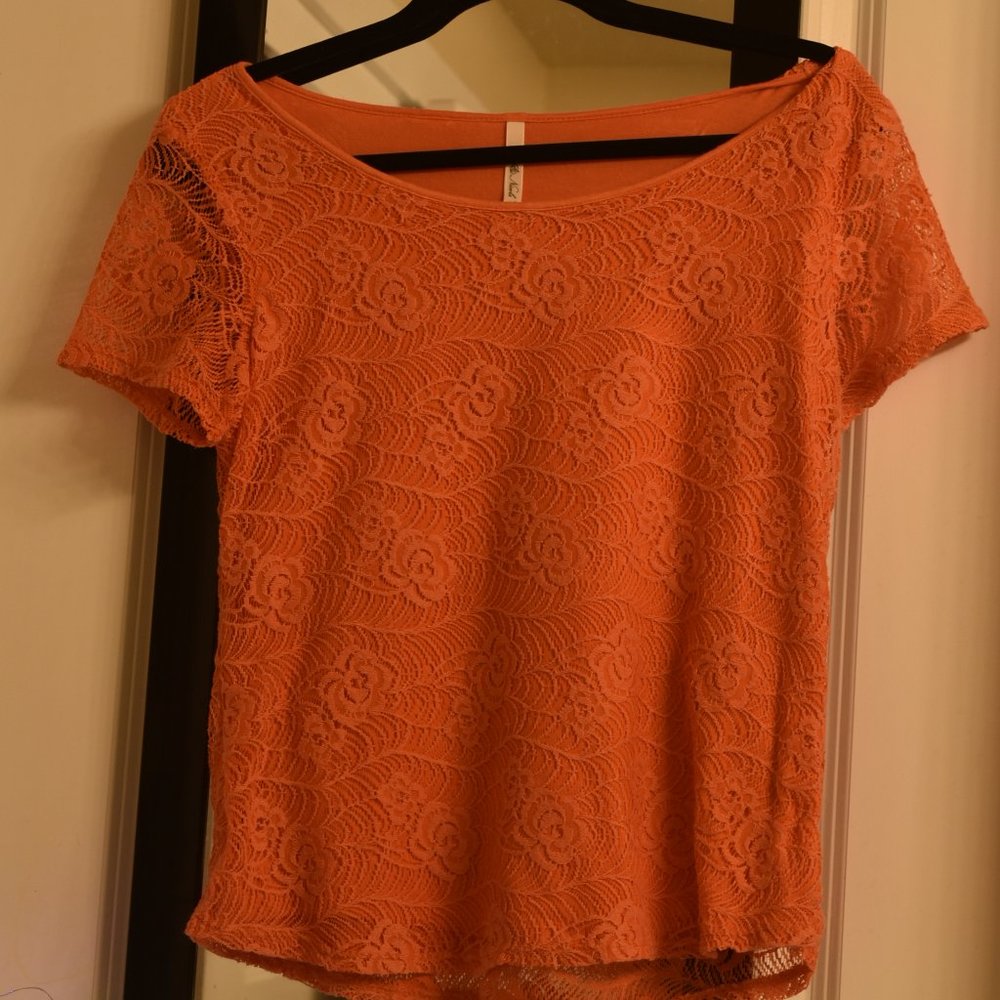 Leo & Nicole lace top size S.